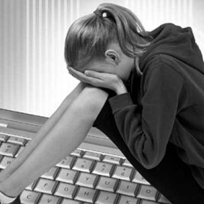 Violência contra a mulher relacionada à tecnologia
